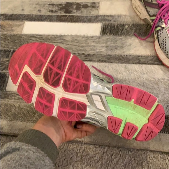 Running shoes - Picture 2 of 3